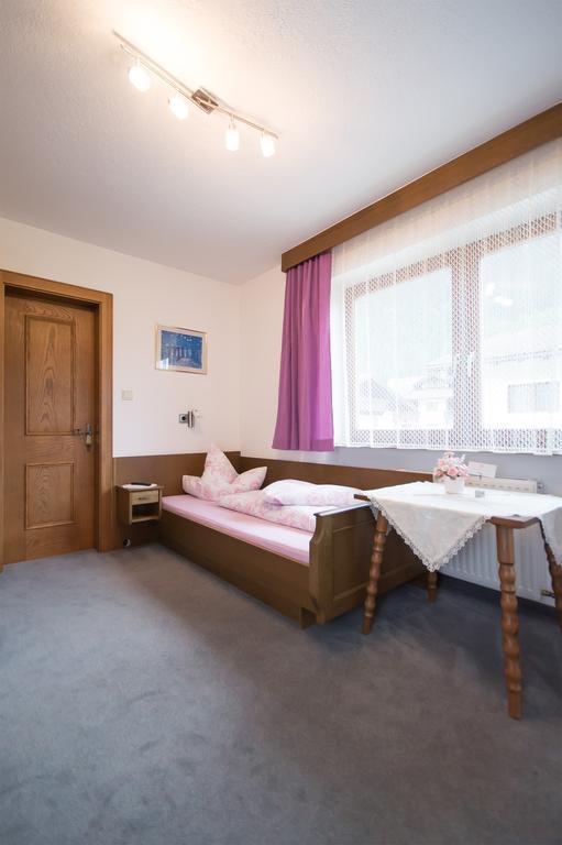 Haus Alpengruss Hotel Solden Room photo