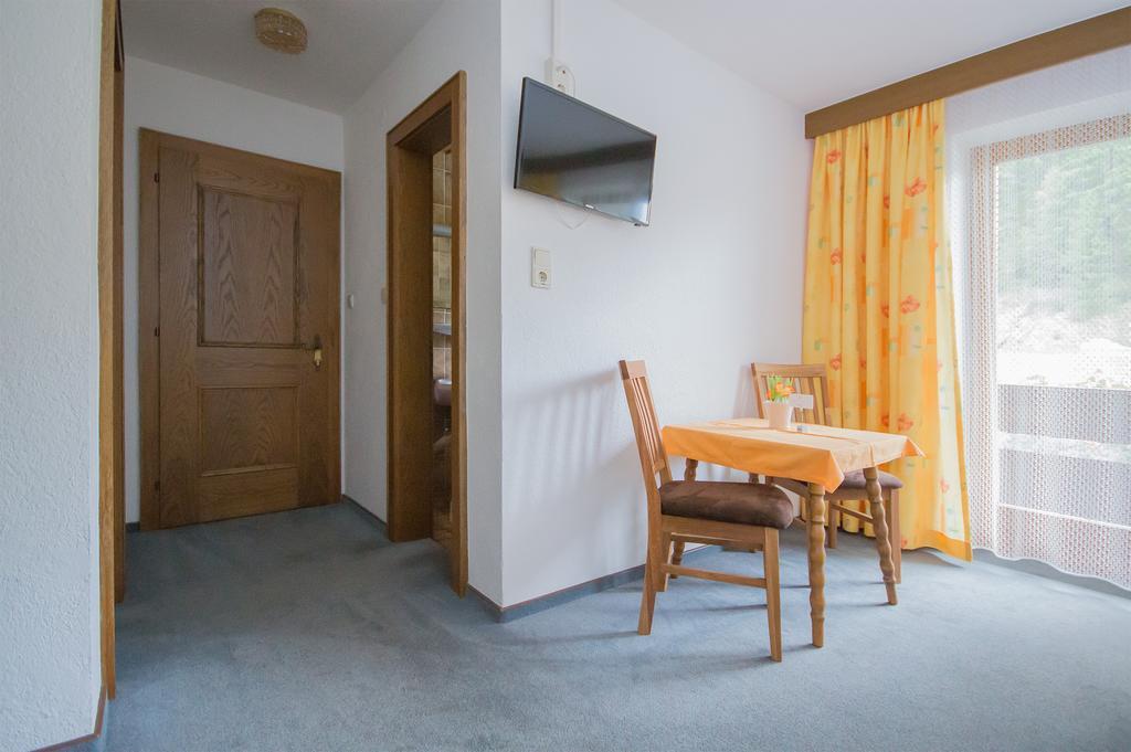 Haus Alpengruss Hotel Solden Room photo