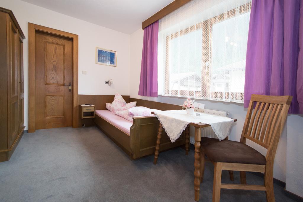Haus Alpengruss Hotel Solden Room photo